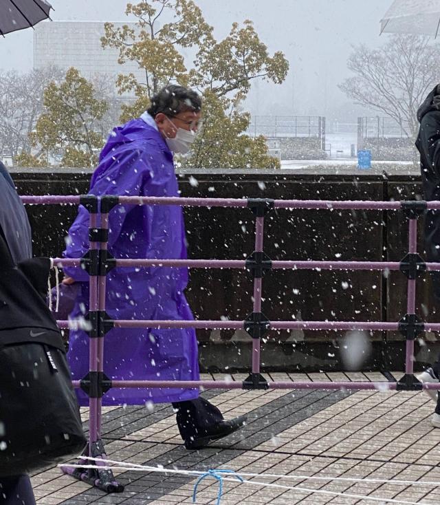 比分直播-广岛的联赛揭幕战: 雪景+烧酒+烤串+围观少女偶像