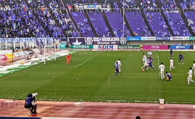 比分直播-广岛的联赛揭幕战: 雪景+烧酒+烤串+围观少女偶像