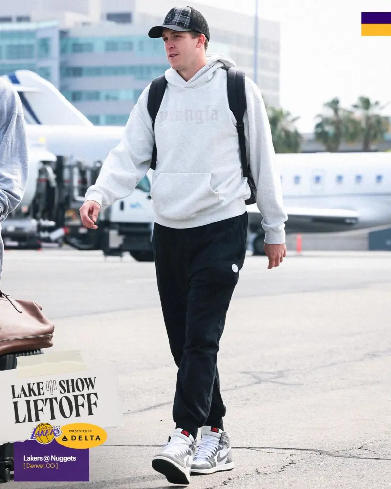 西6vs西5！湖人官方晒球员登机照：前进高海拔，下一站丹佛